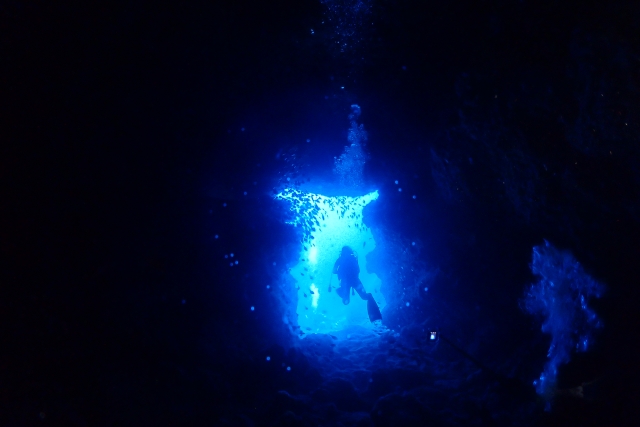 万座毛ドリームホール、ダイビング