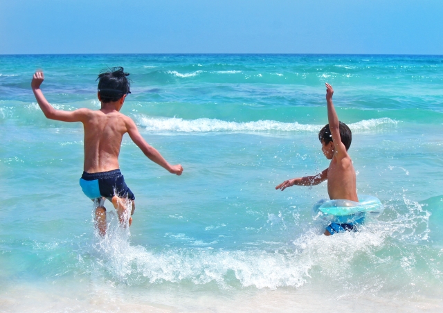 子供、海水浴、家族、ビーチ