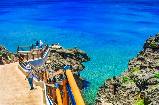 真栄田岬,恩納村、観光