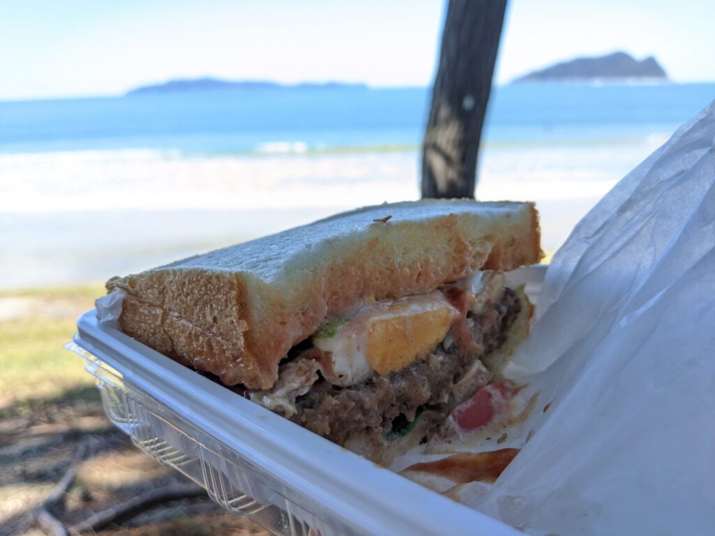 ビーチ　ランチ　テイクアウト　サンドウィッチ 
