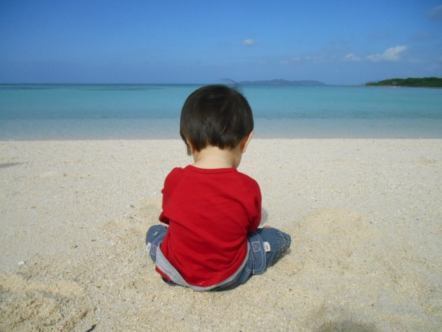 恩納村　ビーチ　子連れ　海