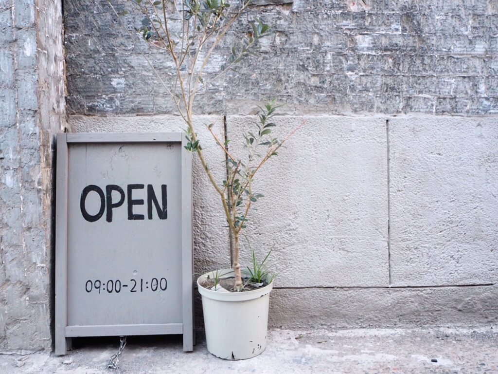 ランチ　お店の看板　OPEN