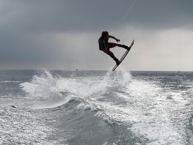 沖縄　恩納村　ウェイクボード