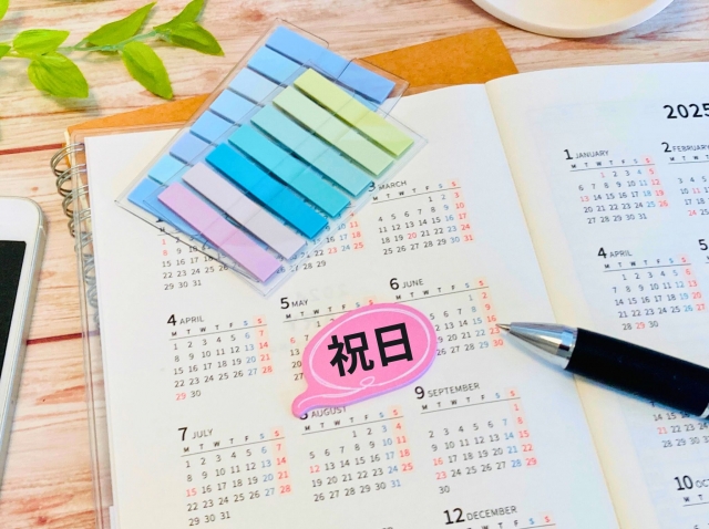 スケジュール帳　付箋　祝日の文字