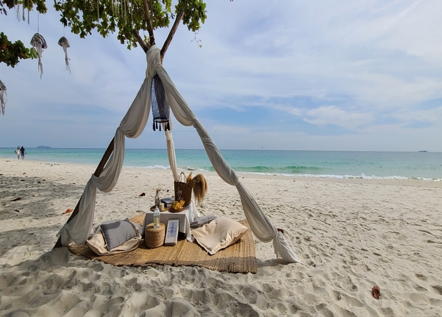 沖縄　恩納村　ビーチピクニック