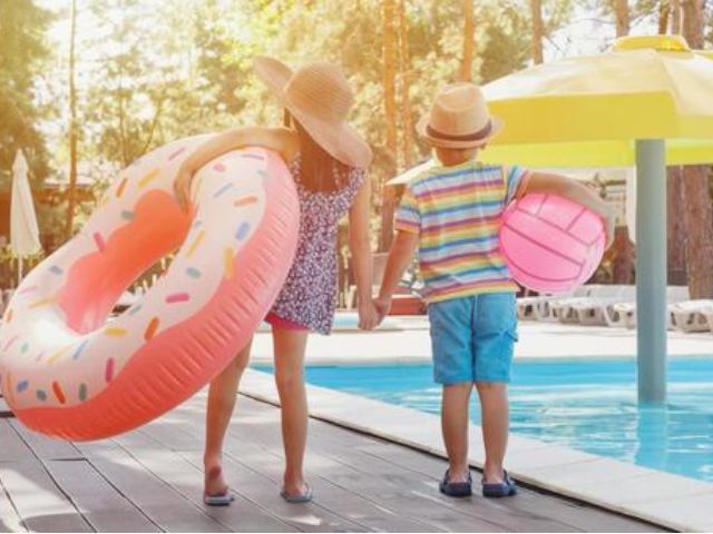 恩納村　プール　リゾートプール