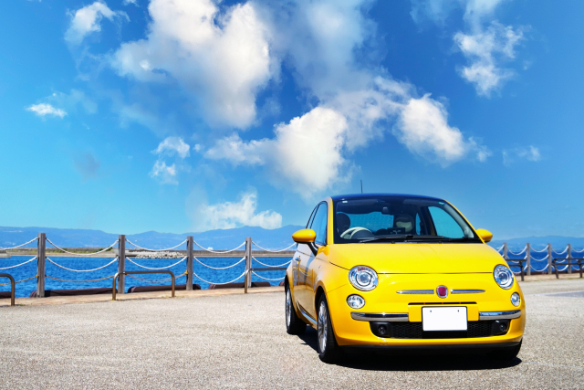 外車　レンタカー　黄色い車