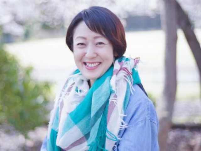 恩納村観光　女性　服装　スカーフ