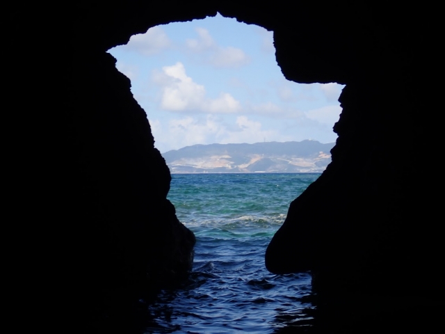 沖縄　恩納村　ウドゥイガマ　洞窟