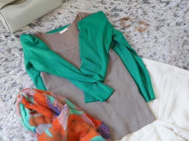 恩納村　服装　カーディガン