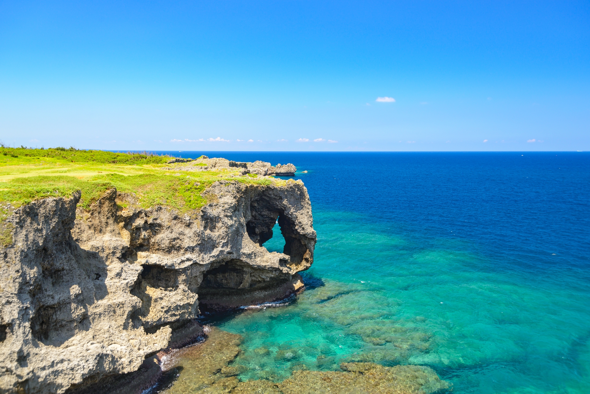 沖縄県　恩納村　万座毛の景色