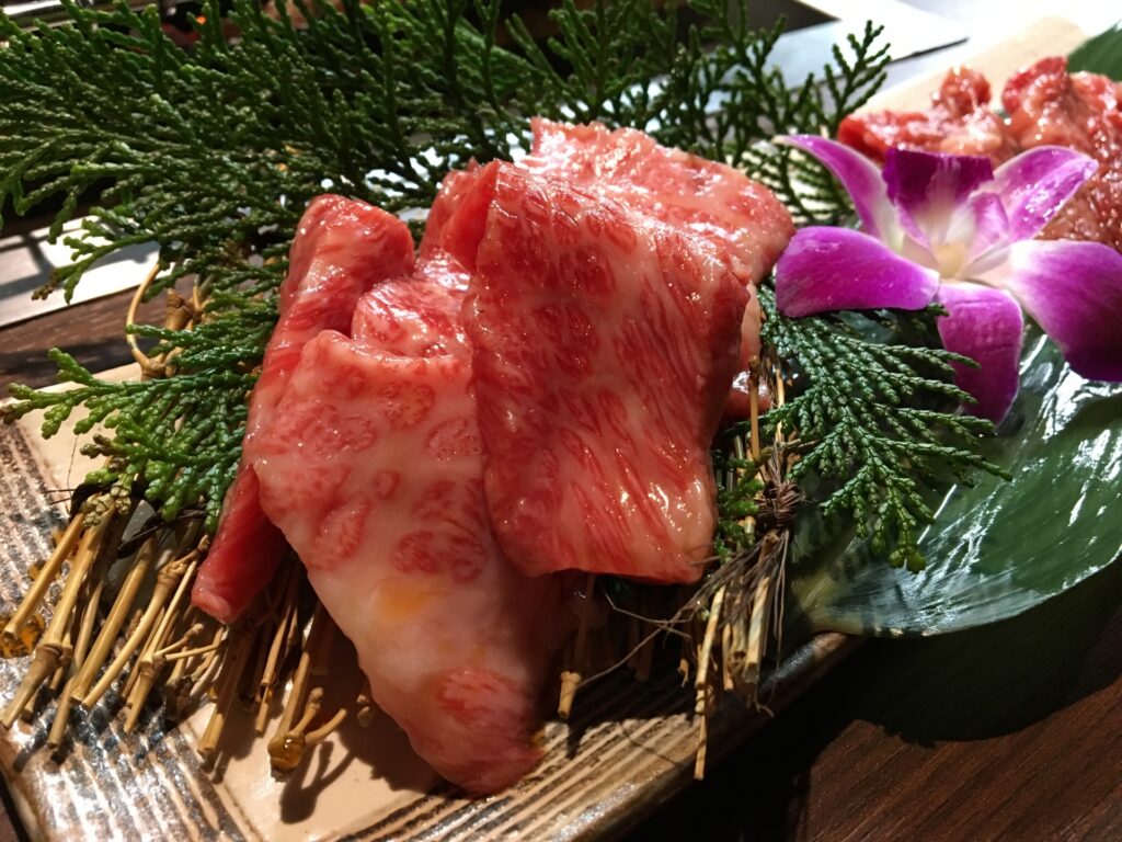 盛り付けられた肉