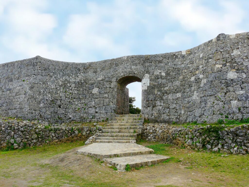 沖縄の城跡　中城城（なかぐすくじょう）門　沖縄県にて