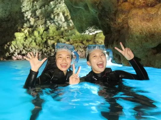 沖縄　恩納村　青の洞窟　 ダイビング