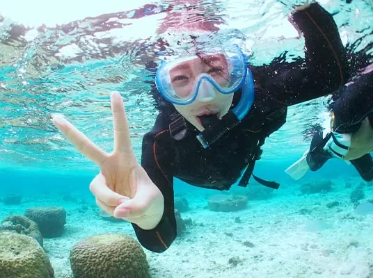 ウェットスーツ　シュノーケリング　女性