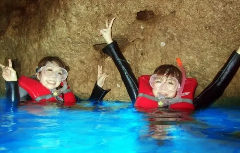 恩納村　青の洞窟　シュノーケリング