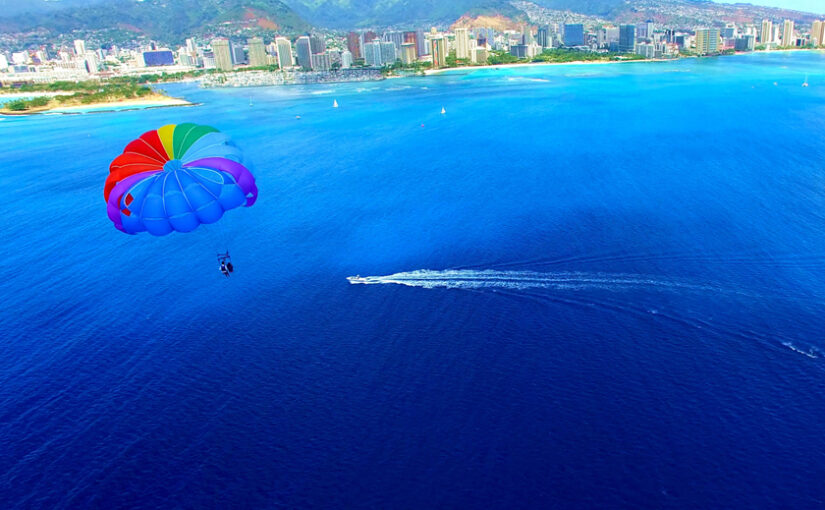 恩納村、パラセーリング