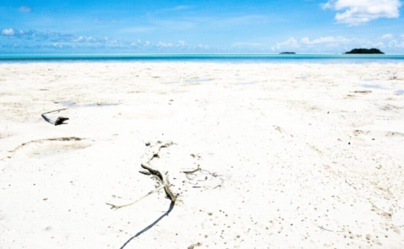 恩納村　ビーチ　白い砂浜　