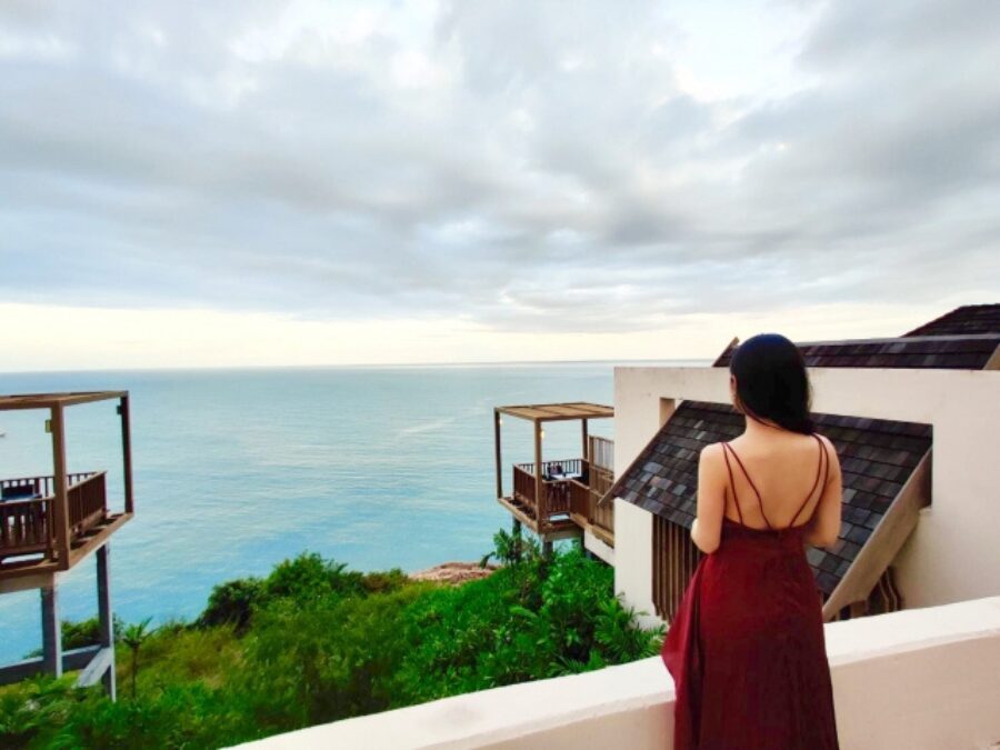 恩納村ホテル　リゾート　女性